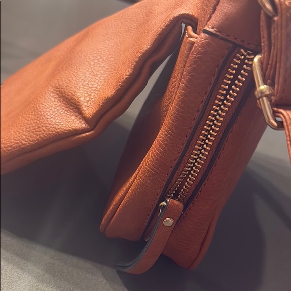 Tan Crossbody Bag with Adjustable Strap and Soft Leather Finish - Picture 7 of 9